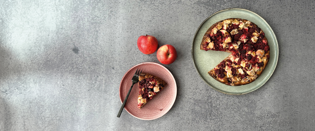Höstkaka med hallon och äpple