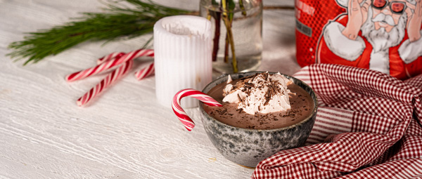 Varm choklad med fluffig skumtomtekräm