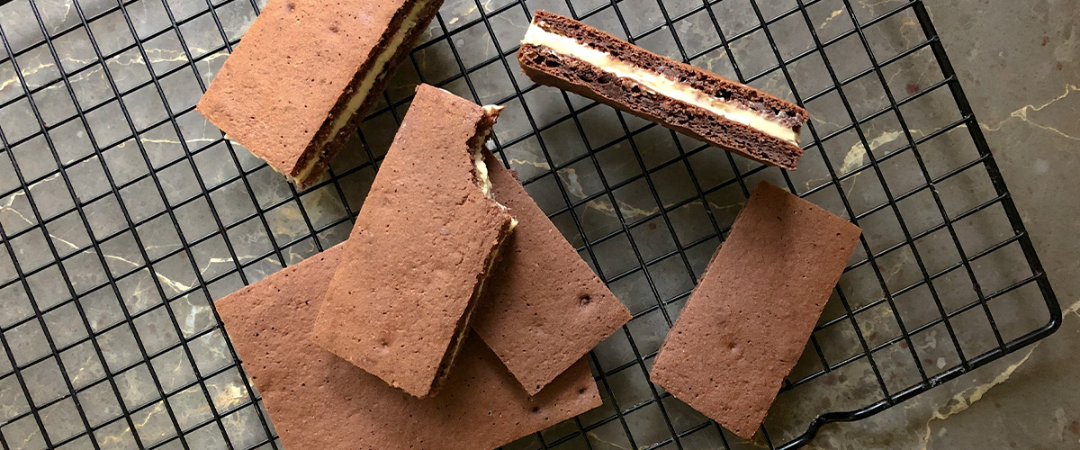 Hälsosamma milk slices med grädd- och karamellkräm