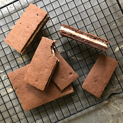 Hälsosamma milk slices med grädd- och karamellkräm