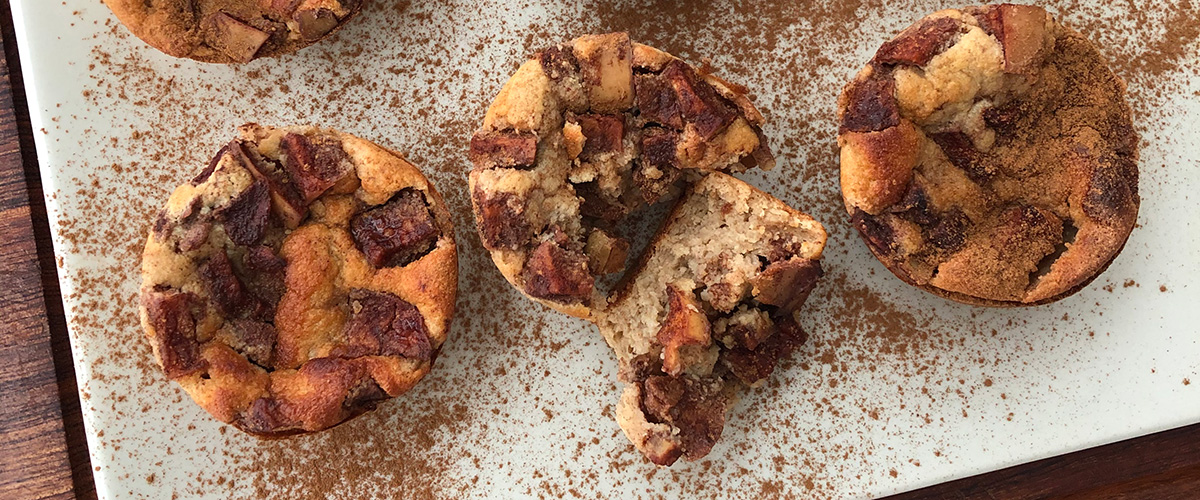 Saftiga muffins med äpple och kanel