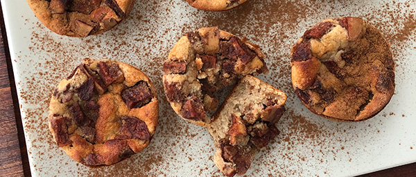 Saftiga muffins med äpple och kanel