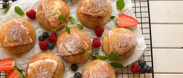 Semlor med skogsbär